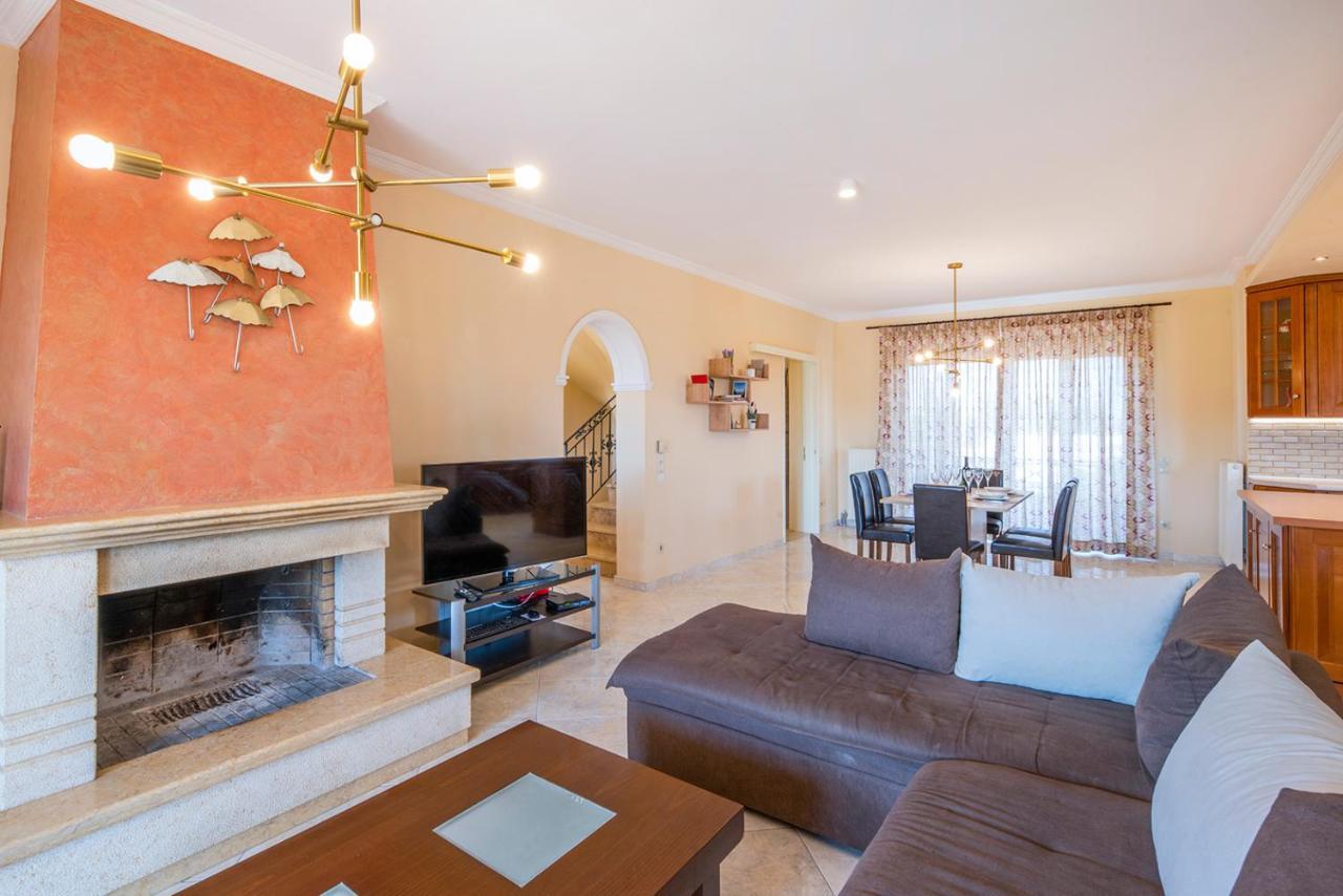 Hill House Apartment *